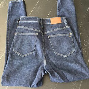 Curvy High-Rise Skinny Jeans in Lucille Wash